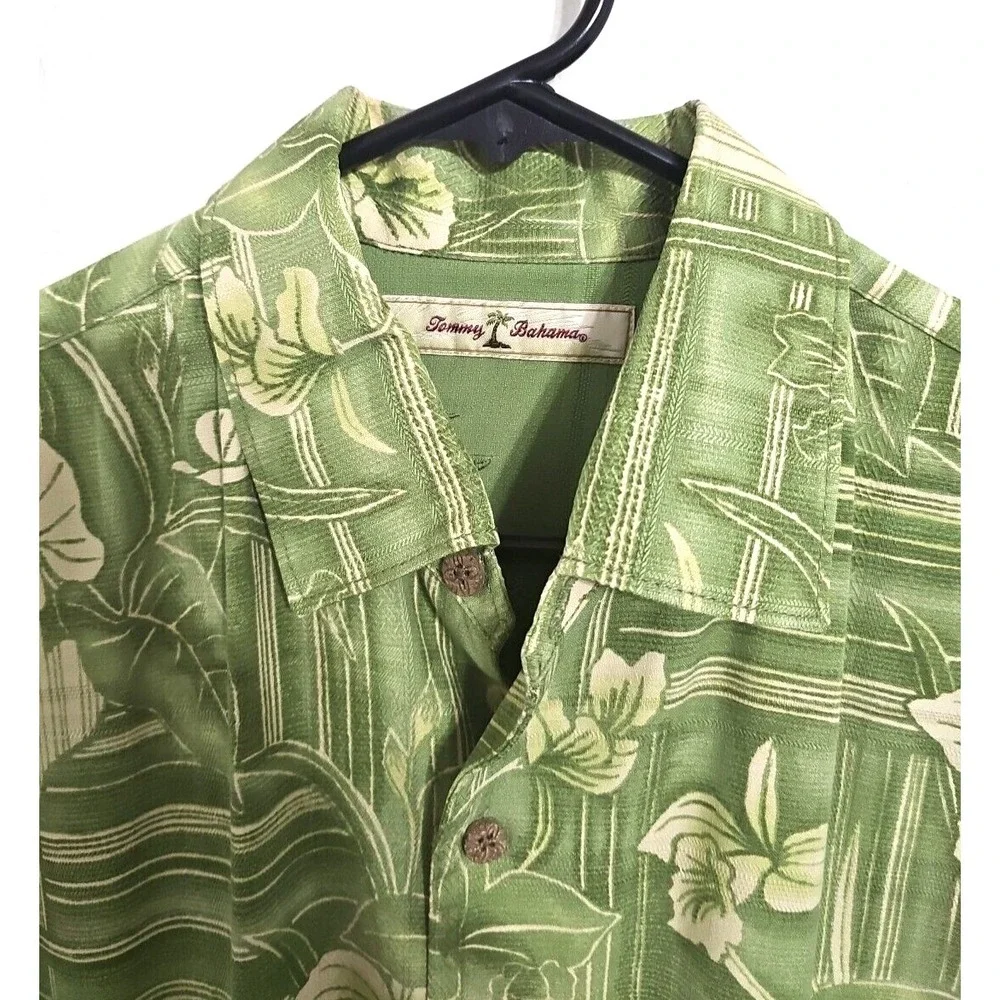 Tommy Bahama Hawaiian Short Sleeve Shirt Floral 100% Silk Men's Size M Aloha